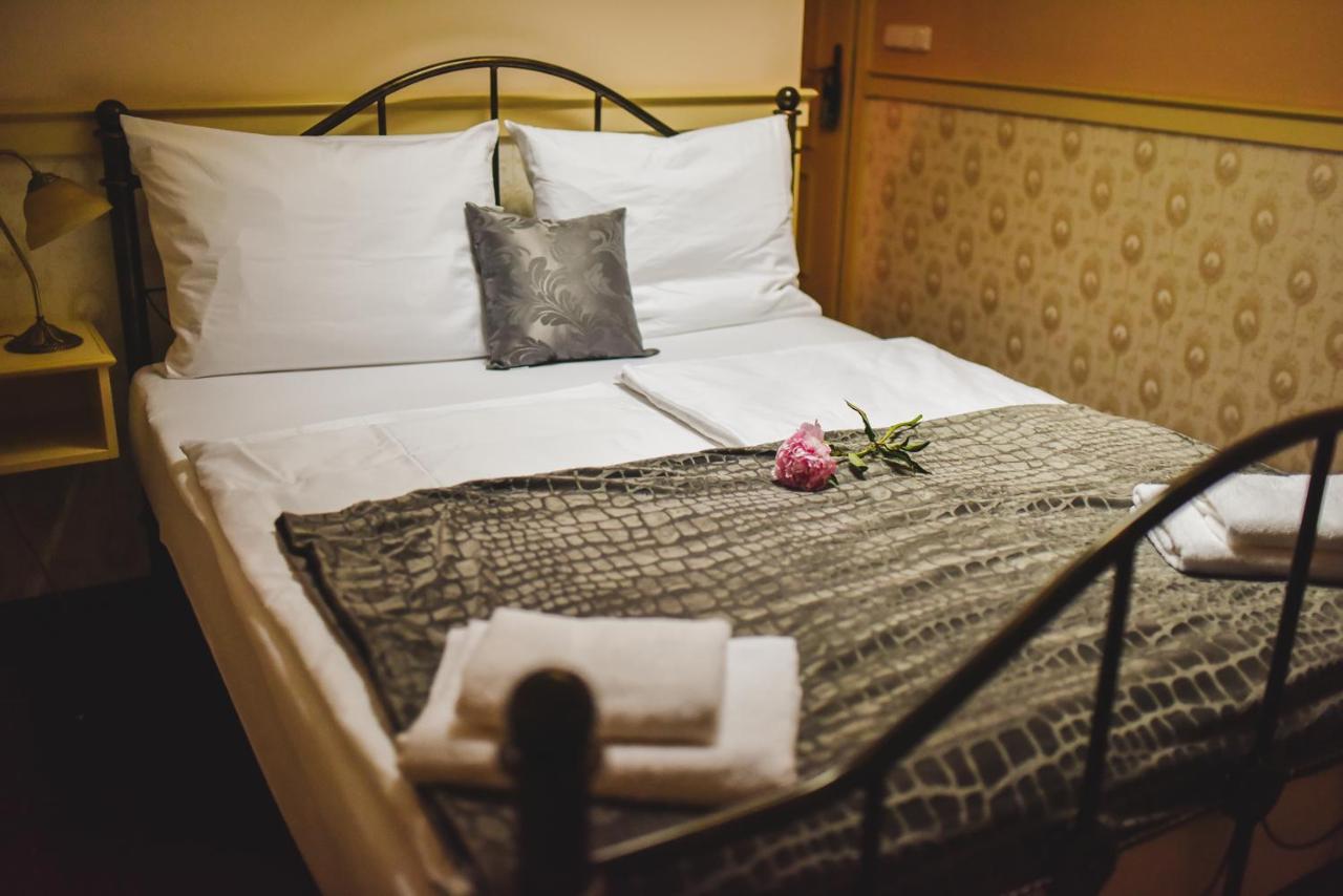 Hotel Zámek Kamenný Dvůr Kynsperk nad Ohri Exterior foto