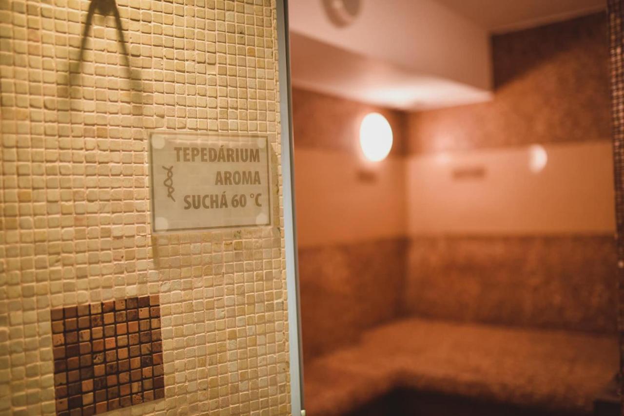 Hotel Zámek Kamenný Dvůr Kynsperk nad Ohri Exterior foto