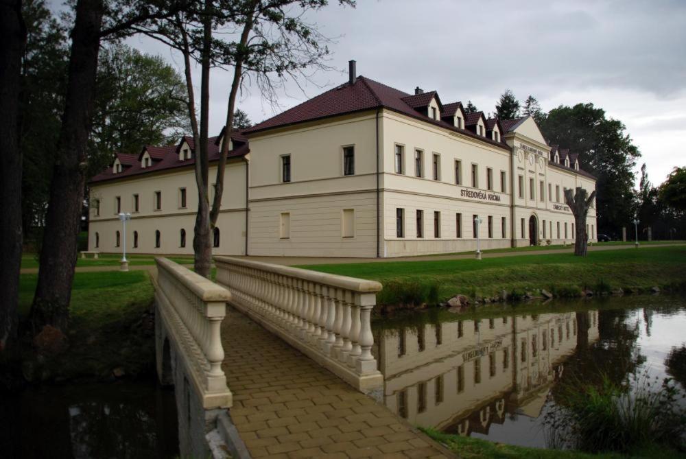 Hotel Zámek Kamenný Dvůr Kynsperk nad Ohri Exterior foto